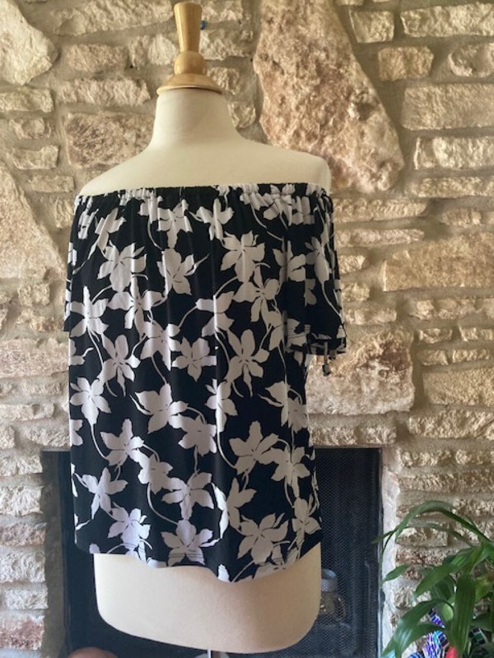 Michael Kors Black & White Floral Off-the-Shoulder Blouse - Size Medium